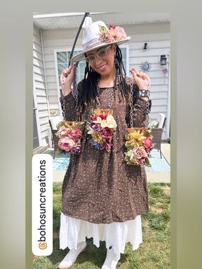 Floral Garden phone case necklace measures